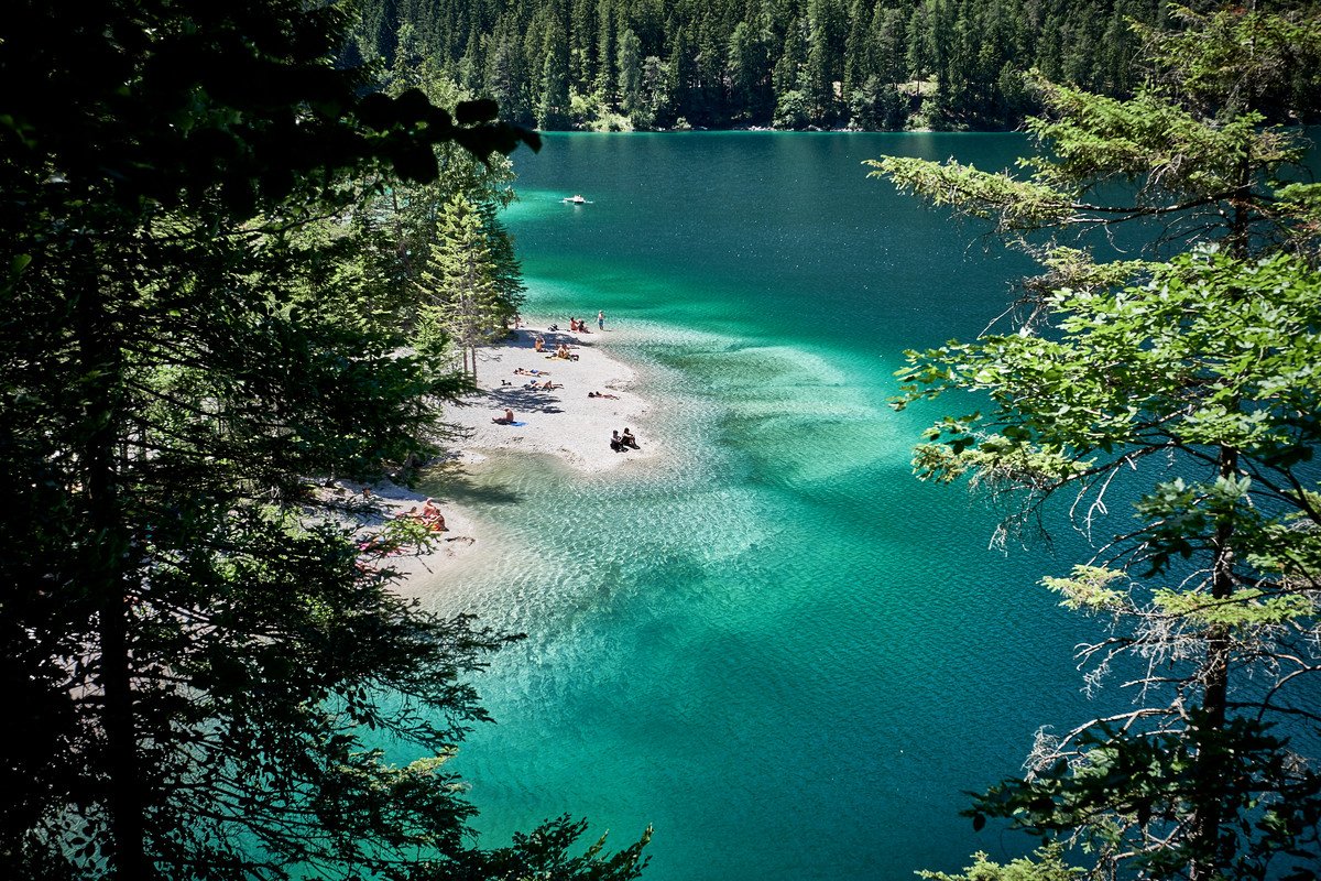 spiaggia lago di tovel trentino